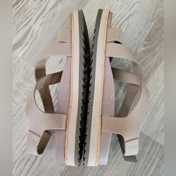 Merrell sandals size 8 - Picture 4 of 4